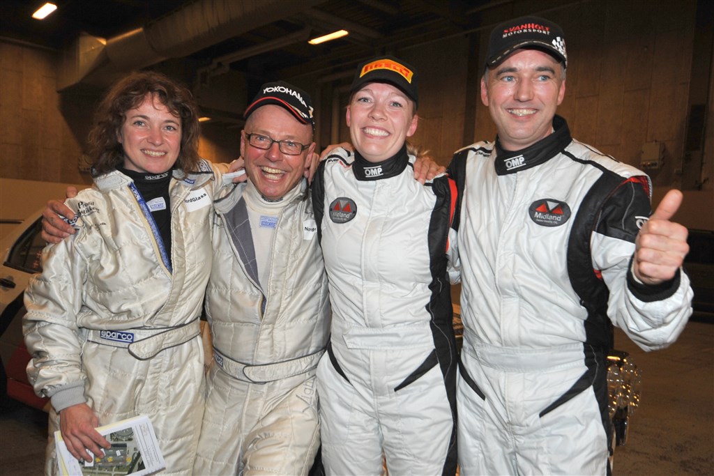 To glade rallymandskaber efter Danboring Rally: (f.v.) vinderne Iben Louring/Steen Andersen og de nye Danmarksmestre Carina Møller/Tim Svanholt.